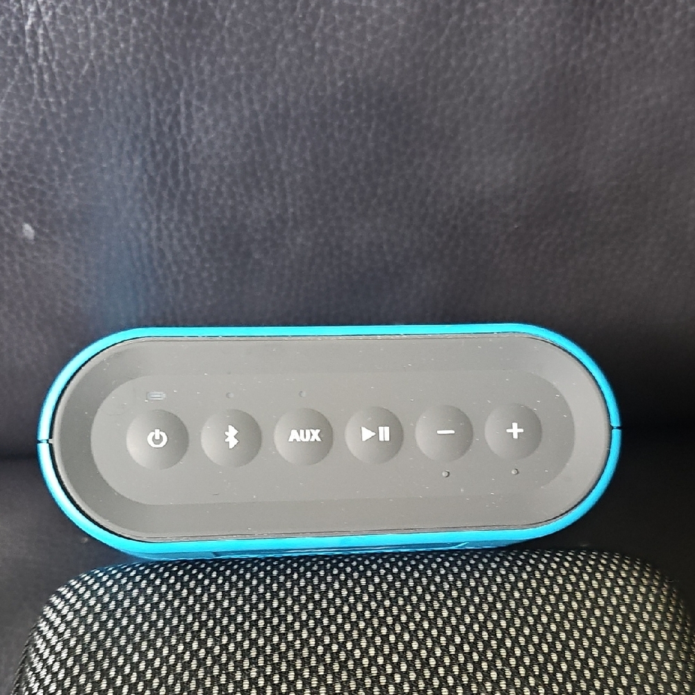 Bose Portable Bluetooth Speaker - Turquoise Blue - Picture 2 of 7